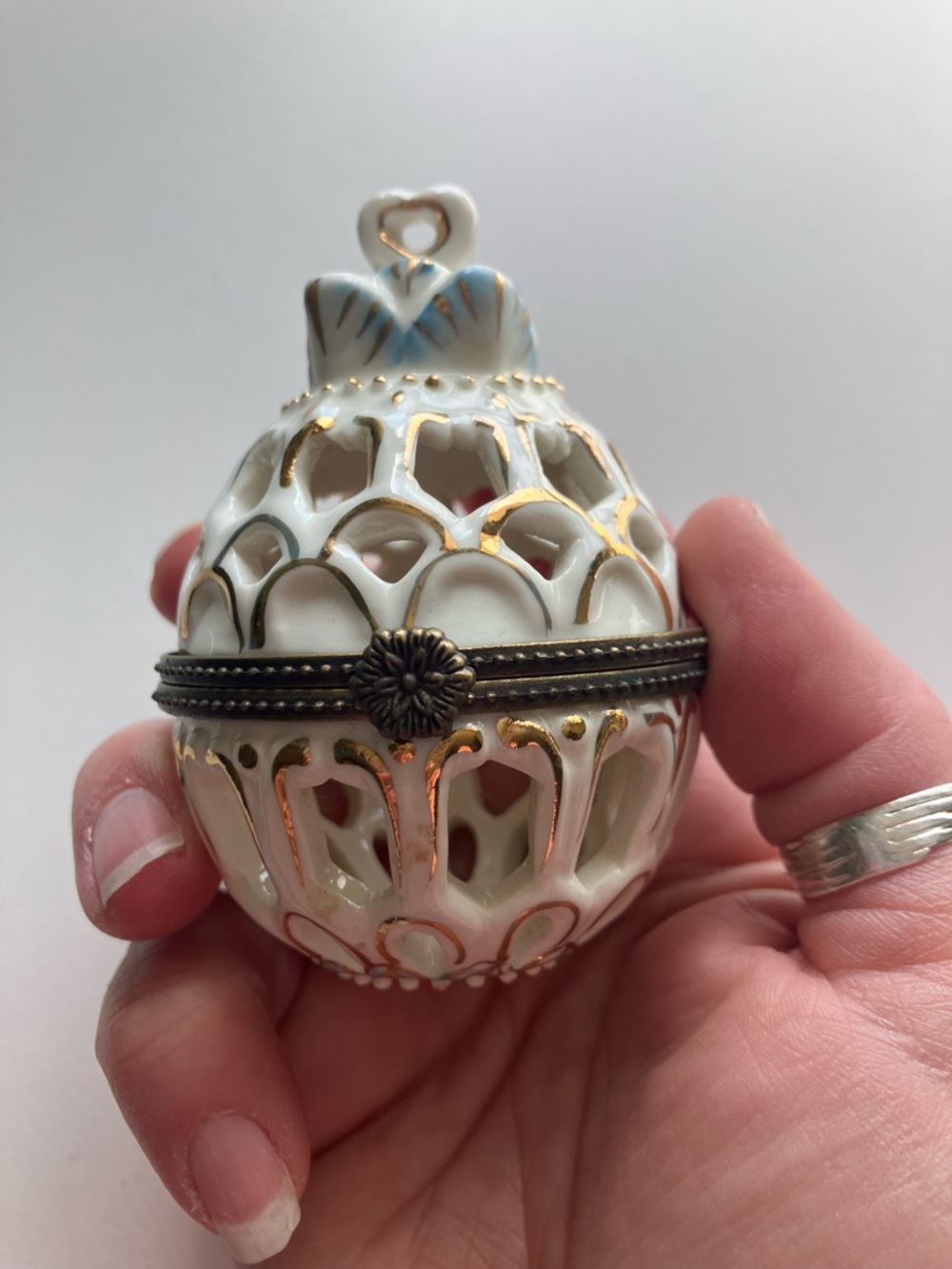 Porcelain Vintage Reticulated Egg Trinket Box Gold Gilt Hinged Lace Design